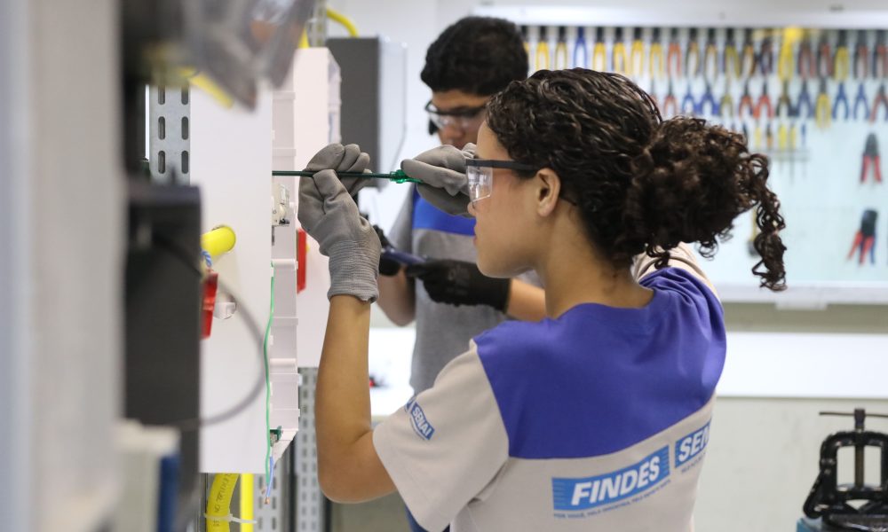 Cursos Técnicos Gratuitos: SENAI e Sedu abrem vagas para Estudantes de Aracruz Cursos Técnicos Gratuitos: SENAI e Sedu abrem vagas para Estudantes de Aracruz