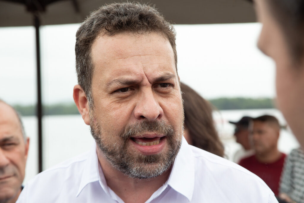 Guilherme Boulos Promete Diálogo com Movimentos Sociais em Vitória Guilherme Boulos Promete Diálogo com Movimentos Sociais em Vitória