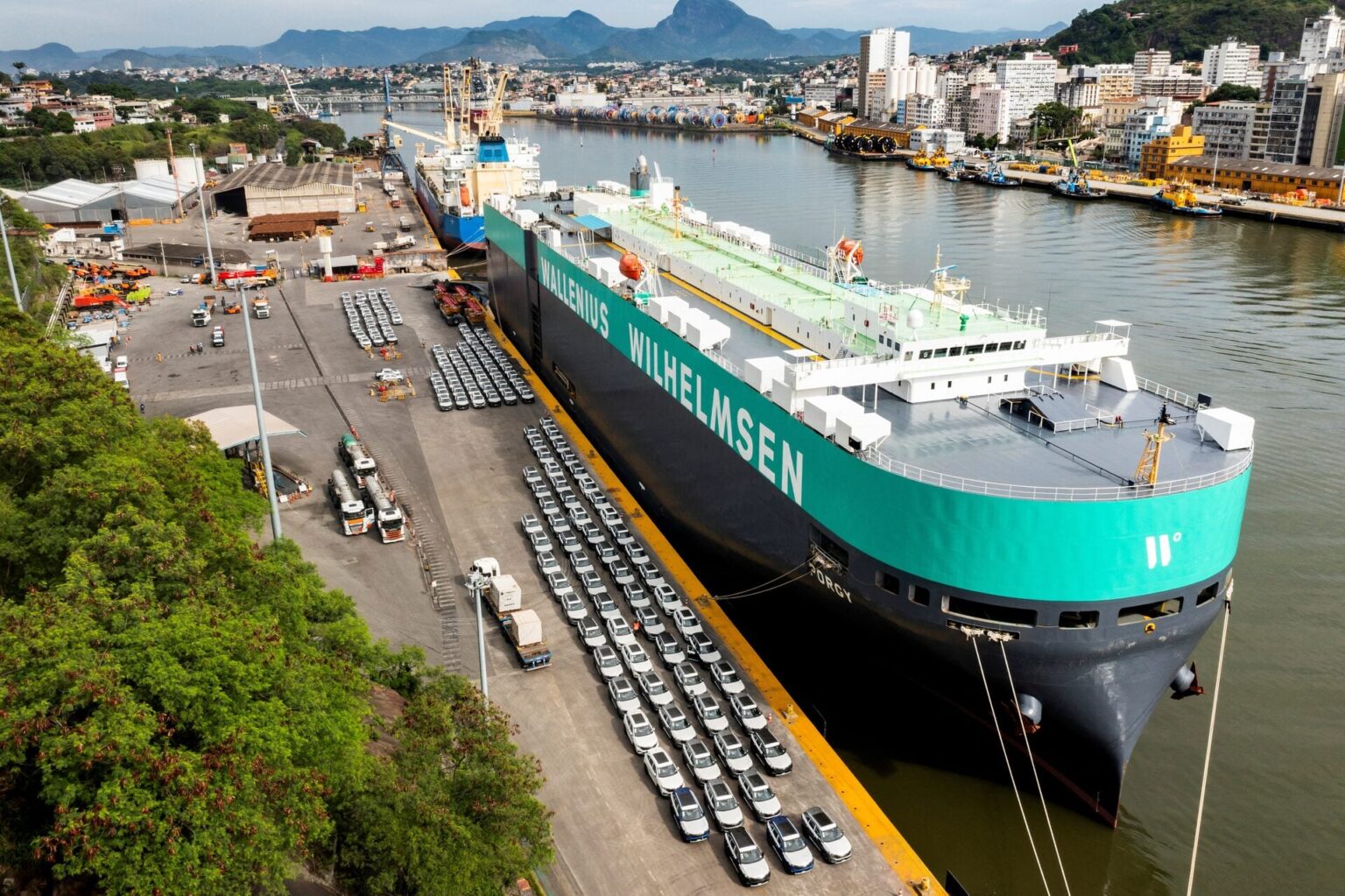 Importação de Carros Elétricos Acelera e Aumenta Pressão nos Portos do Espírito Santo
