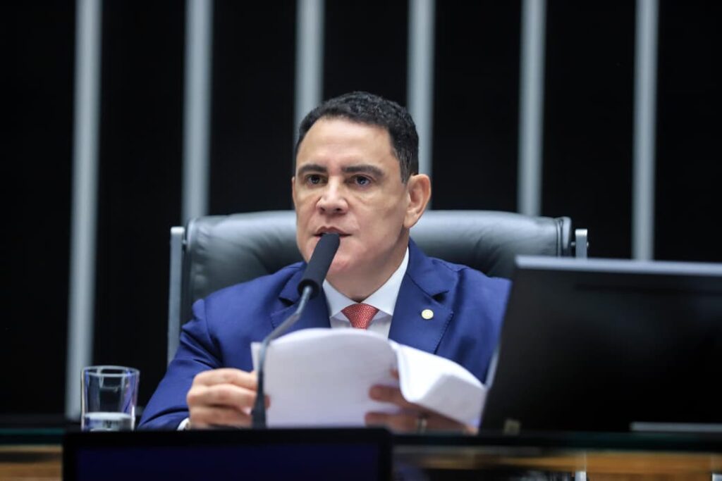 Câmara Autoriza Urgência para Aumento do Limite do MEI para R$ 130 Mil Câmara Autoriza Urgência para Aumento do Limite do MEI para R$ 130 Mil