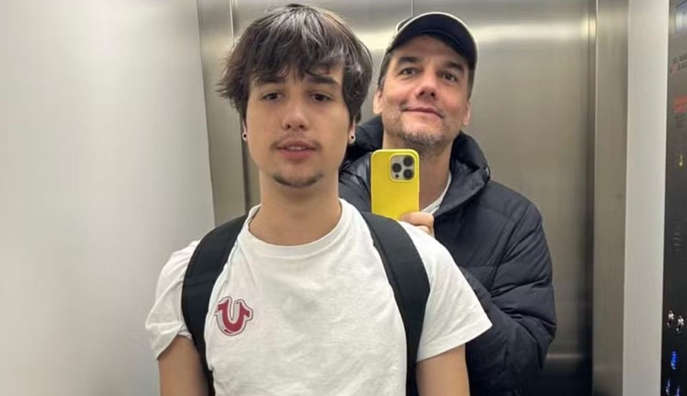 Filho de Wagner Moura Surpreende com Semelhança em Rara Aparição Filho de Wagner Moura Surpreende com Semelhança em Rara Aparição