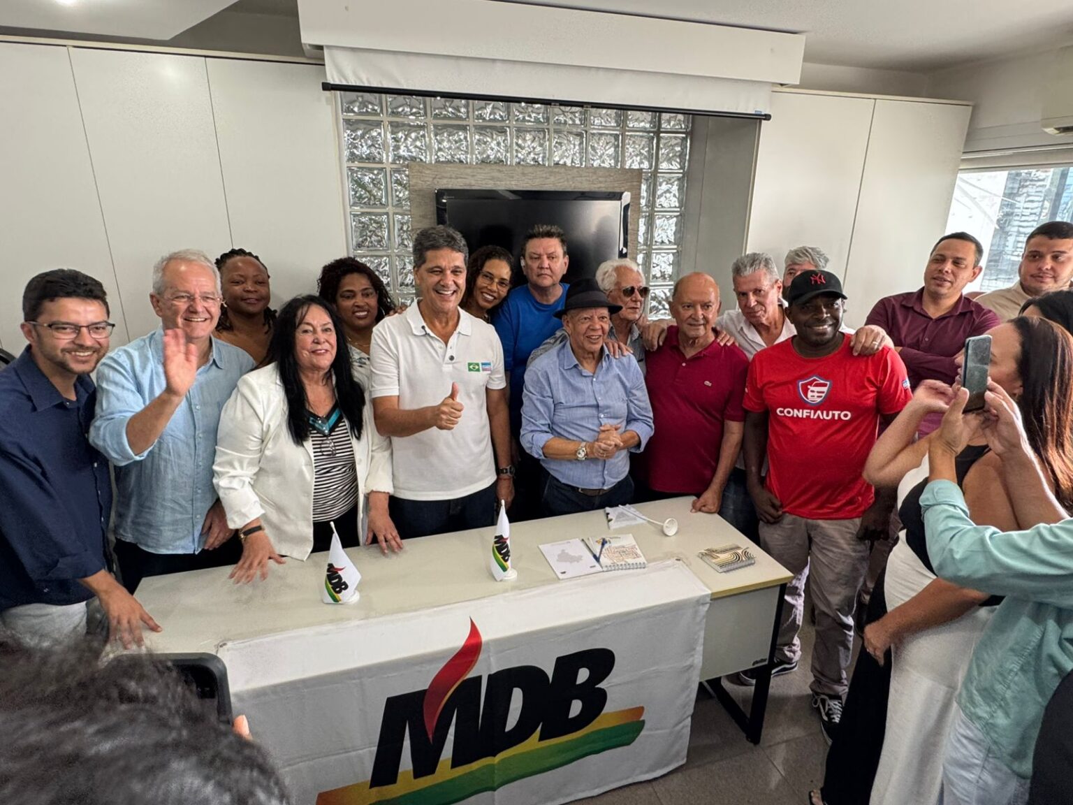 MDB Se Reorganiza e Vislumbra Retorno ao Poder no Espírito Santo MDB Se Reorganiza e Vislumbra Retorno ao Poder no Espírito Santo