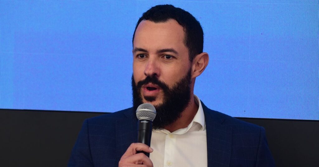 Pablo Lira Deixa Cargo para Disputar Eleições de 2026 no Espírito Santo Pablo Lira Deixa Cargo para Disputar Eleições de 2026 no Espírito Santo
