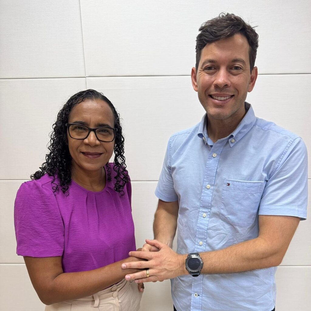 Vice-prefeita de São Mateus é confirmada por Arnaldinho como pré-candidata a deputada federal Vice-prefeita de São Mateus é confirmada por Arnaldinho como pré-candidata a deputada federal