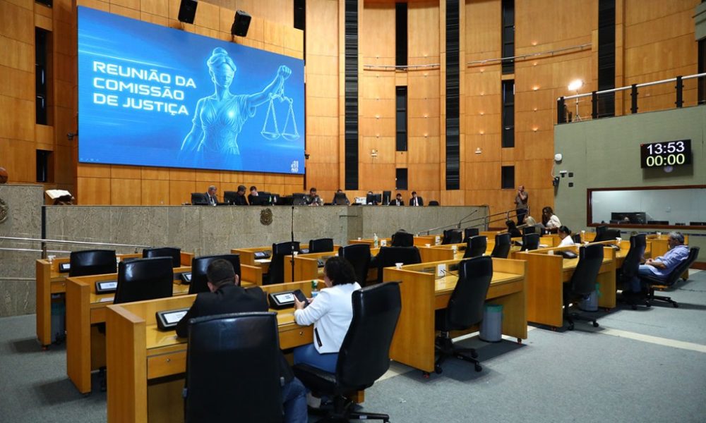 Comissão de Justiça da AL aprova 27 projetos na área da saúde Comissão de Justiça da AL aprova 27 projetos na área da saúde