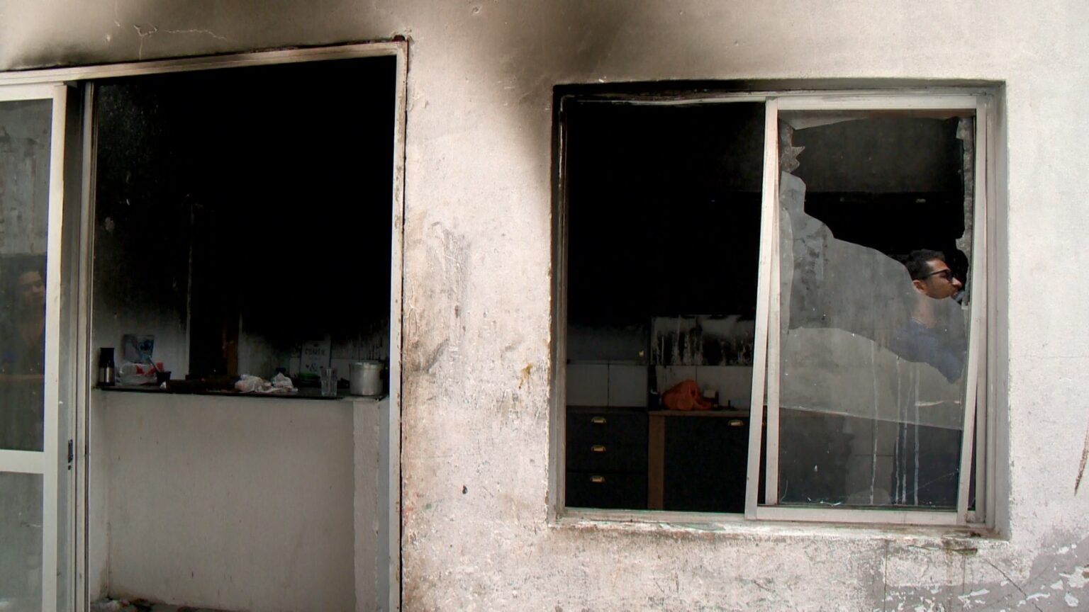 Incêndio em Vila Velha: Crianças Brincam com Tomada e Causam Desastre Incêndio em Vila Velha: Crianças Brincam com Tomada e Causam Desastre