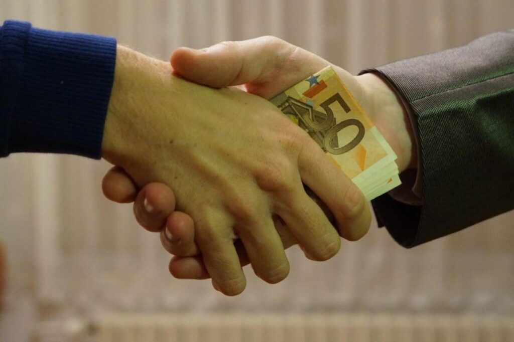 Os Impactos do Crime Organizado na Economia: Risco e Preço a Pagar Os Impactos do Crime Organizado na Economia: Risco e Preço a Pagar