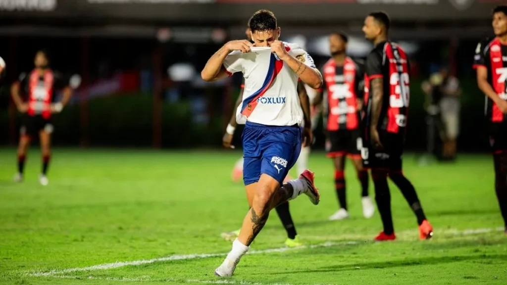 Bahia vence Vitória no Barradão e retoma confiança no Brasileirão