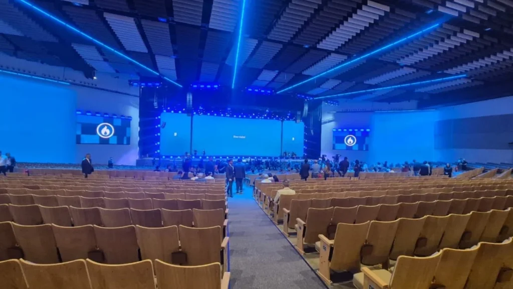 Megaigreja em Vitória adota tecnologia de padrão Fifa e Rock in Rio para cultos
