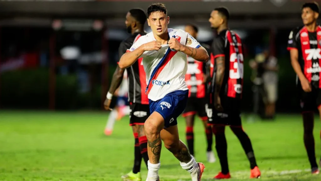 Brasileirão: Bahia vence Vitória no Barradão e mantém pressão no G5