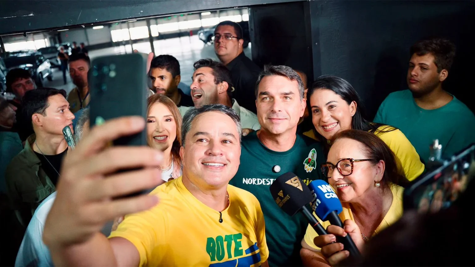 Efraim Filho Avança na Pesquisa AtlasIntel e Assume Segundo Lugar com 30,9%
