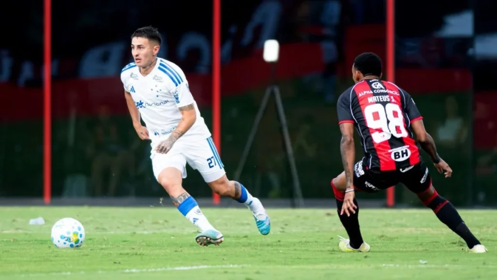 Cruzeiro supera Vitória por 3 a 1 e se aproxima da zona da Libertadores