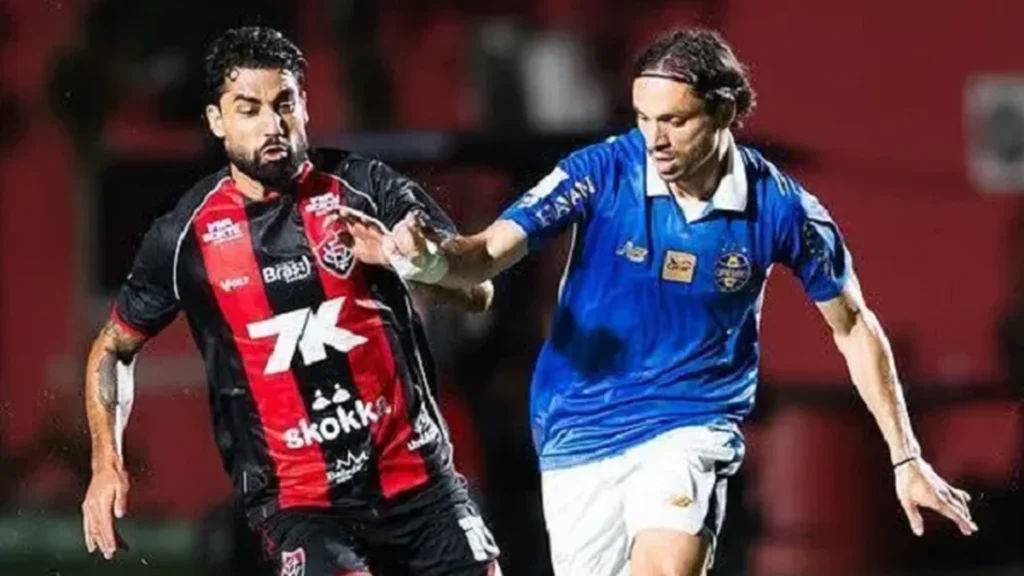 Grêmio sofre derrota por 1 a 0 para Vitória no Brasileirão e mantém luta contra o rebaixamento Grêmio sofre derrota por 1 a 0 para Vitória no Brasileirão e mantém luta contra o rebaixamento