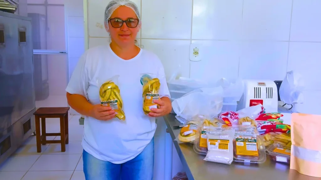Elas no Campo: O Poder do Associativismo Feminino e Cooperativismo na Produção de Banana em Cariacica Elas no Campo: O Poder do Associativismo Feminino e Cooperativismo na Produção de Banana em Cariacic