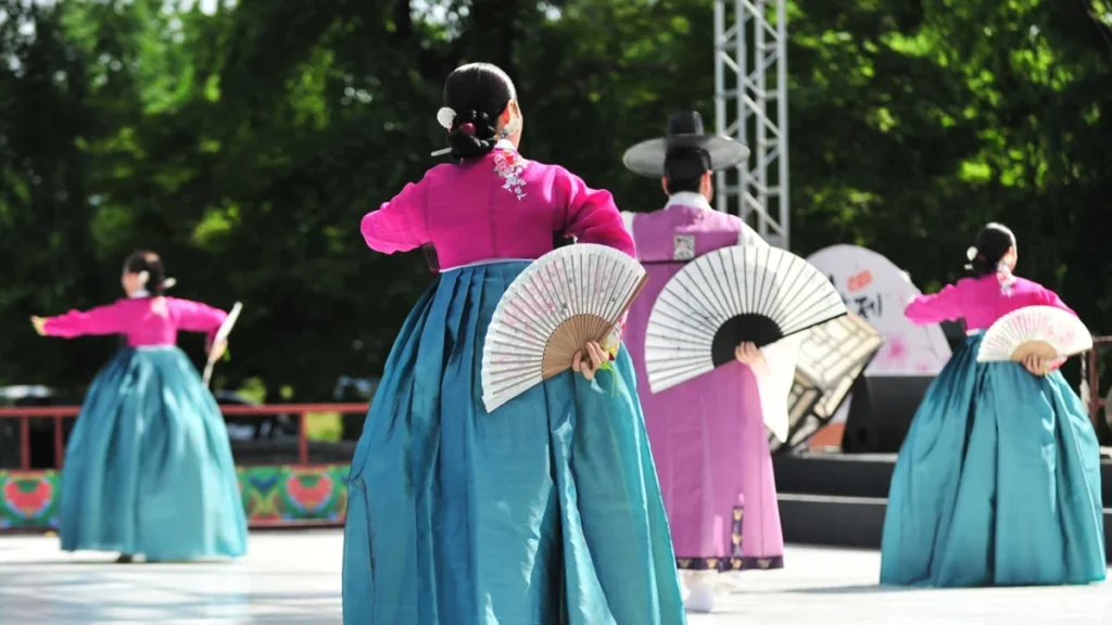Febre Coreana no Espírito Santo: Como a K-Culture Conquistou Espaço na Cultura Local Febre Coreana no Espírito Santo: Como a K-Culture Conquistou Espaço na Cultura Local