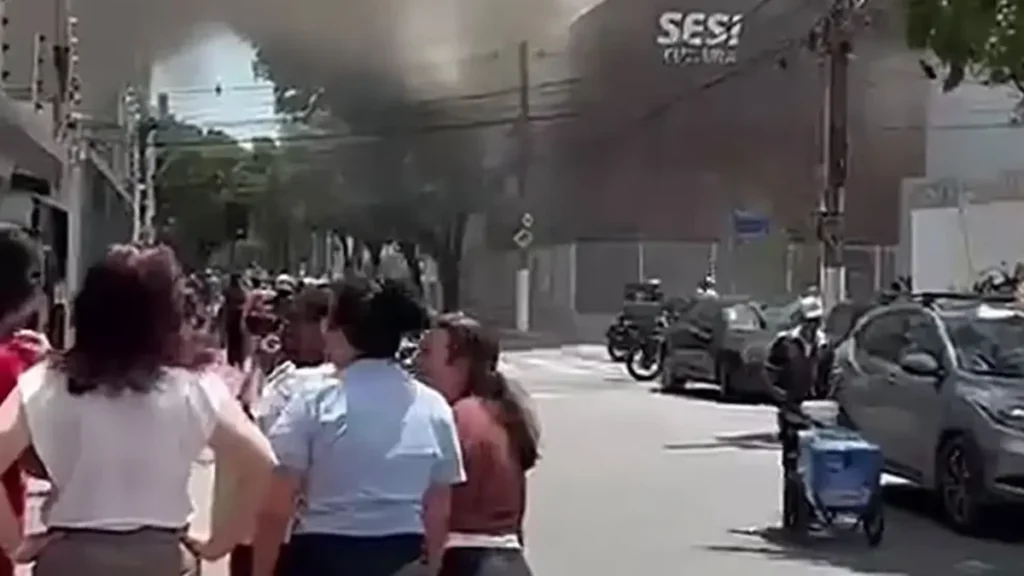 Incêndio no Teatro do Sesi em Vitória mobiliza pais e suspende aulas