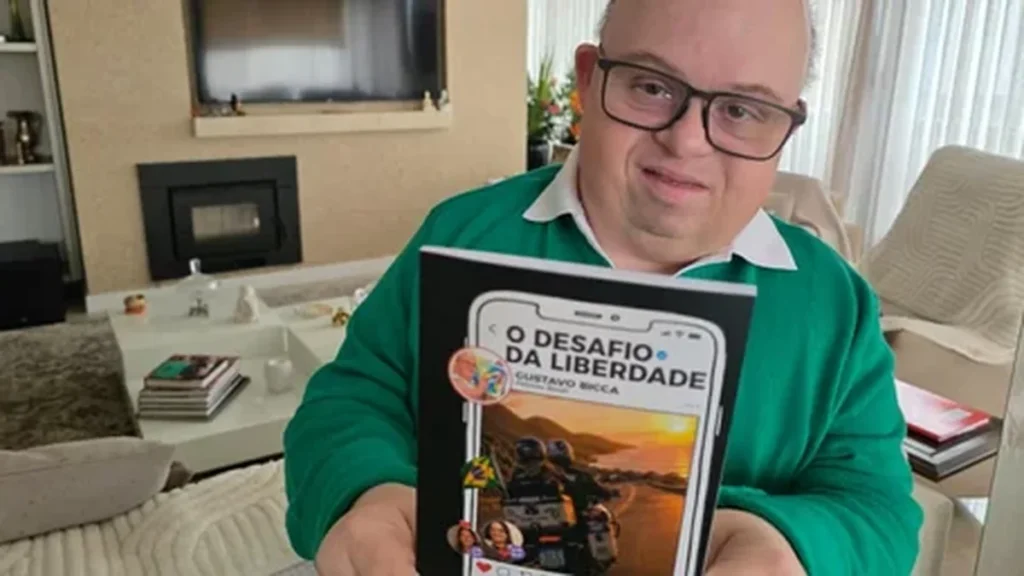 Jornalista com síndrome de Down lança livro sobre inclusão e sonhos