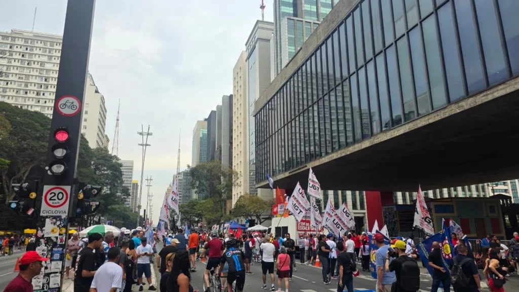 Senado aprova PEC que acaba com escala 6x1 e garante dois dias de folga ao trabalhador