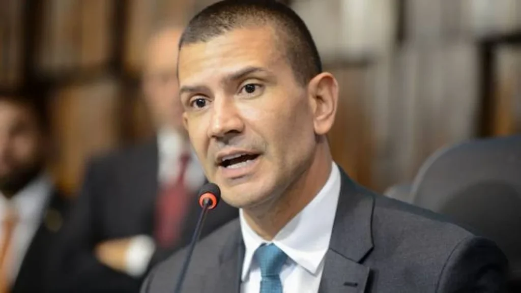 TSE anula votos de Garotinho e confirma Douglas Ruas como governador do Rio