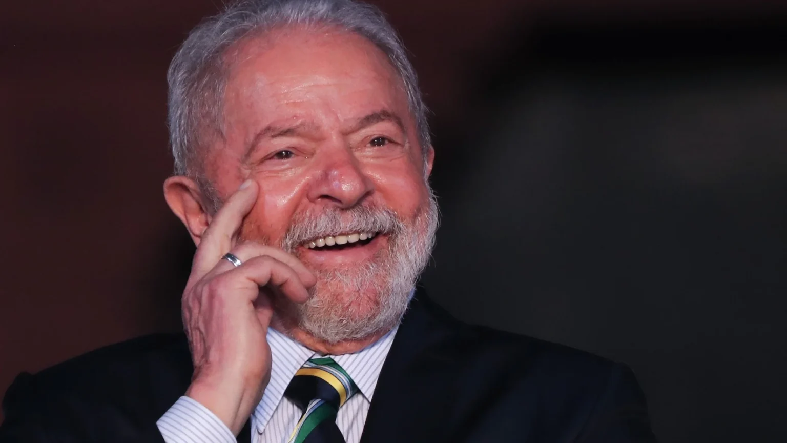 Vitória de Lula Abala Bolsa, Dólar Dispara e Pressiona Juros com Impacto Histórico Vitória de Lula Abala Bolsa, Dólar Dispara e Pressiona Juros com Impacto Histórico