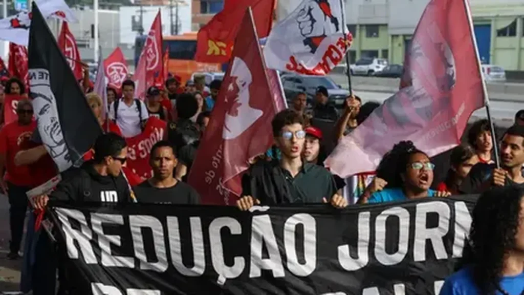 Vitória Política de Lula com Fim da Escala 6×1 Ganha Destaque Internacional Vitória Política de Lula com Fim da Escala 6x1 Ganha Destaque Internacional