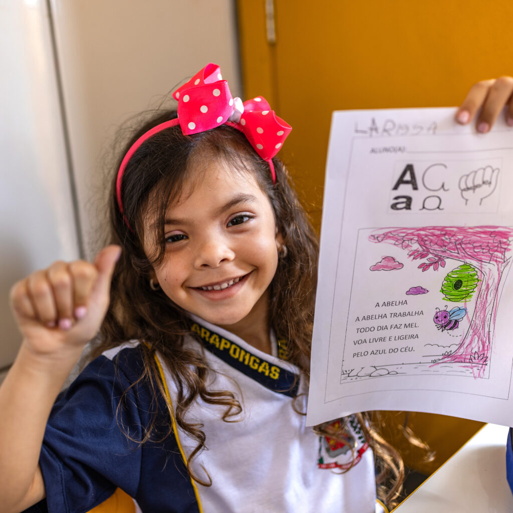 Arapongas Inicia Ensino de Libras em Escolas da Educação Infantil para Inclusão Arapongas Inicia Ensino de Libras em Escolas da Educação Infantil para Inclusão