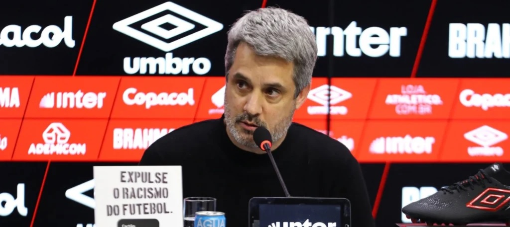 Eduardo Freeland Deixa Diretoria de Futebol do Athletico: Mudanças à Vista Eduardo Freeland Deixa Diretoria de Futebol do Athletico: Mudanças à Vista