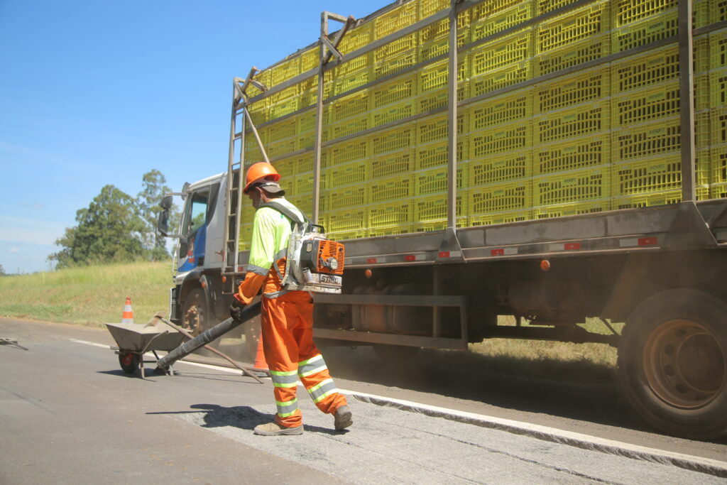 EPR Paraná Intensifica Recuperação de Rodovias no Lote 4 com Intervenções Estratégicas EPR Paraná Intensifica Recuperação de Rodovias no Lote 4 com Intervenções Estratégicas