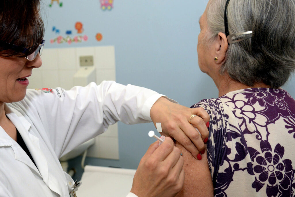 Paraná Inicia Campanha de Vacinação Contra Gripe com Dia D em 28 de Março Paraná Inicia Campanha de Vacinação Contra Gripe com Dia D em 28 de Março