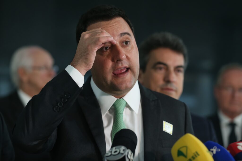 Ratinho Junior Abandona Candidatura Presidencial e Foca no Governo do Paraná