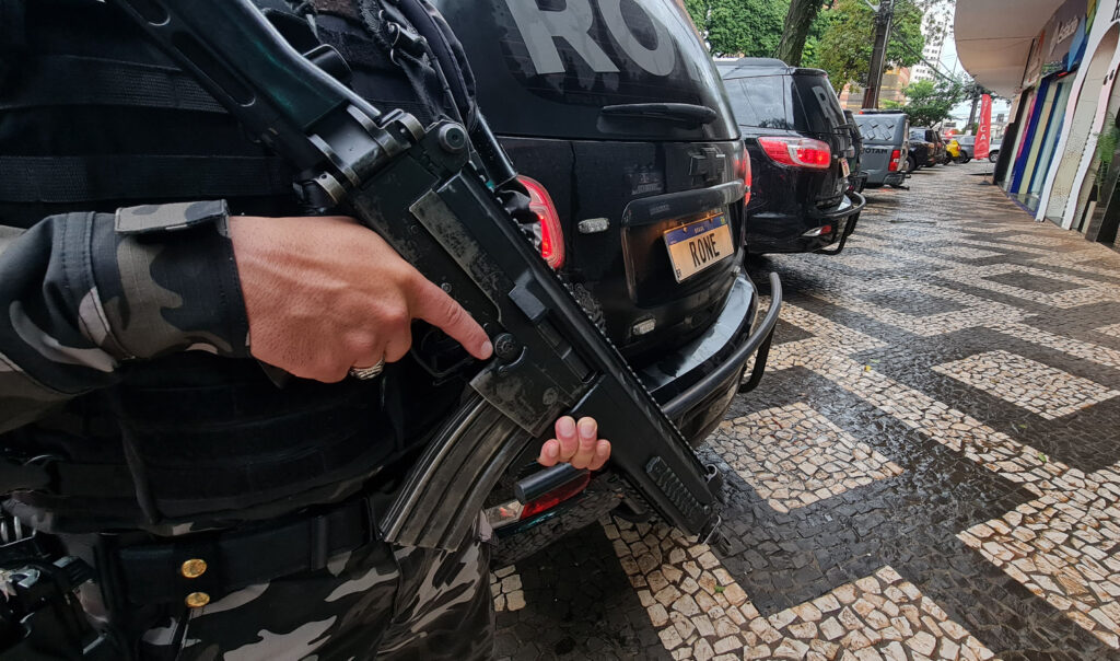 Estudo Revela Prioridade por Policiamento Ostensivo em Estados Brasileiros Estudo Revela Prioridade por Policiamento Ostensivo em Estados Brasileiros