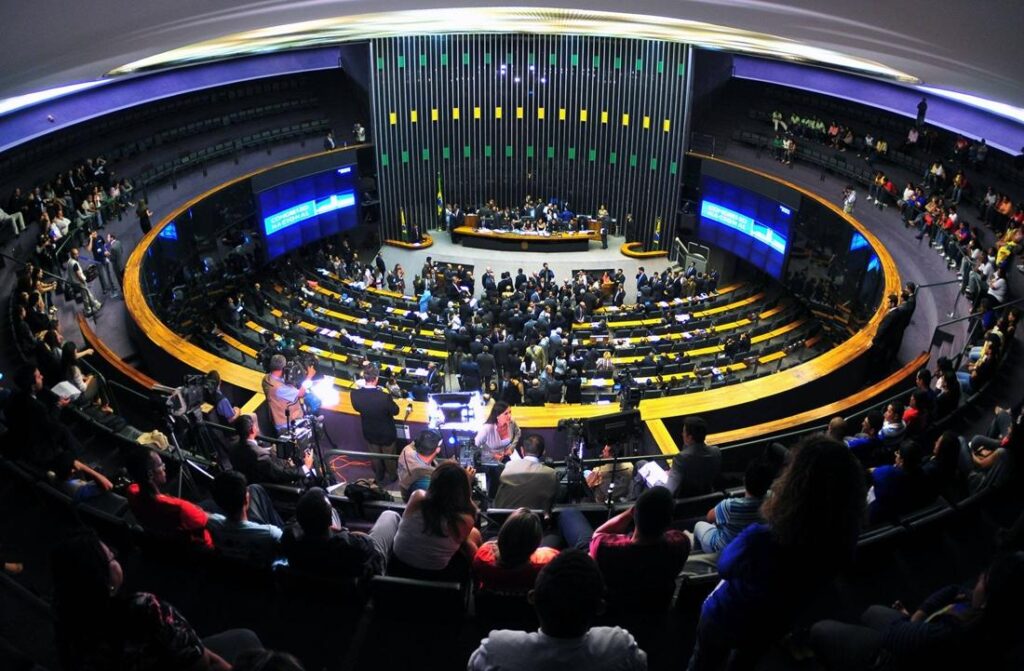 Mudanças Partidárias: 120 Deputados Federais Trocam de Partido na ‘Janela da Traição’ Mudanças Partidárias: 120 Deputados Federais Trocam de Partido na 'Janela da Traição'