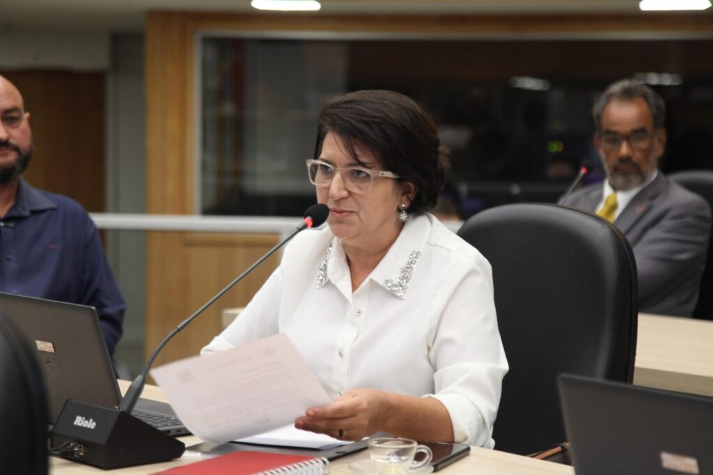 Retorno de Lenir de Assis à Câmara de Londrina: Mudanças na Política Local Retorno de Lenir de Assis à Câmara de Londrina: Mudanças na Política Local