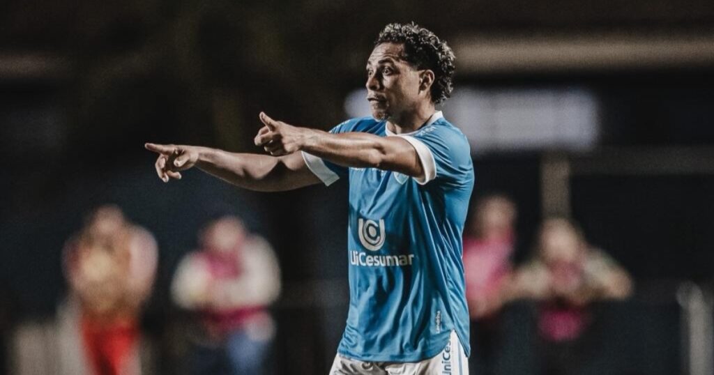Vitor Jacaré, ex-Bahia, é afastado do Londrina em decisão institucional Vitor Jacaré, ex-Bahia, é afastado do Londrina em decisão institucional