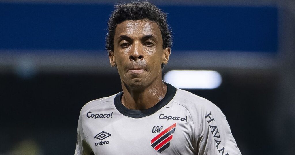 Athletico: Melhor Mandante Busca Recuperação Fora de Casa no Brasileirão Athletico: Melhor Mandante Busca Recuperação Fora de Casa no Brasileirão