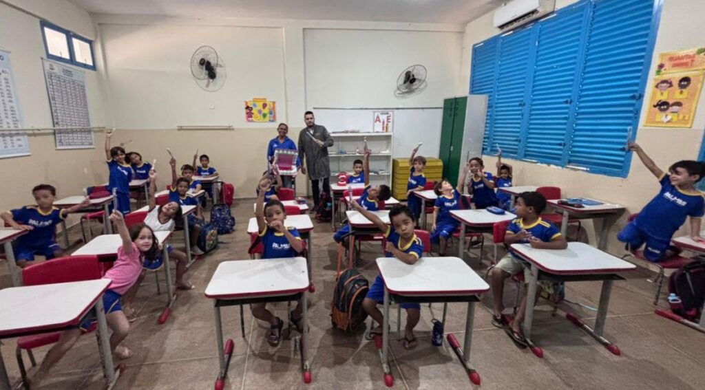 Escola Municipal Antônio Gonçalves Realiza Ação de Saúde Bucal para Estudantes Escola Municipal Antônio Gonçalves Realiza Ação de Saúde Bucal para Estudantes