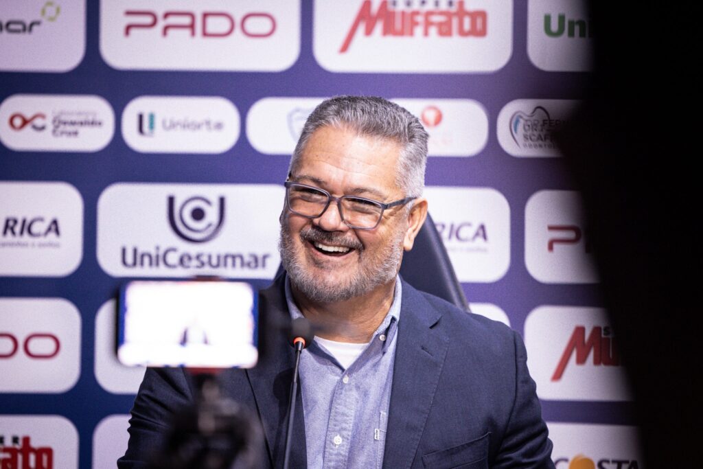 Micale retorna ao Londrina e revela emoção ao recusar seleção: “Sou parte da cidade” Micale retorna ao Londrina e revela emoção ao recusar seleção: "Sou parte da cidade"