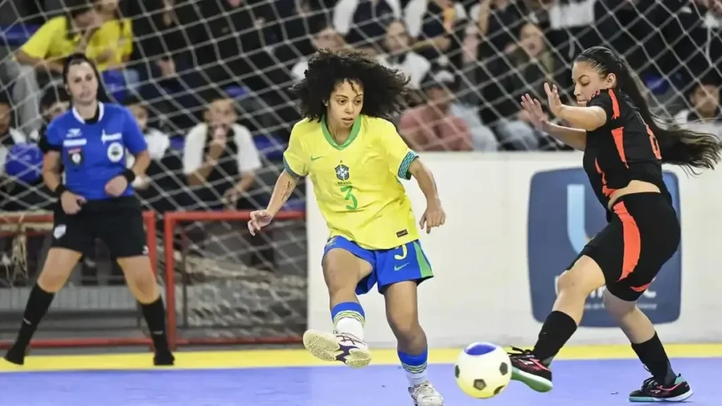 Lavínia Vaz é convocada para a Seleção Brasileira Sub-20 de Futsal e representa o Londrina Lavínia Vaz é convocada para a Seleção Brasileira Sub-20 de Futsal e representa o Londrina