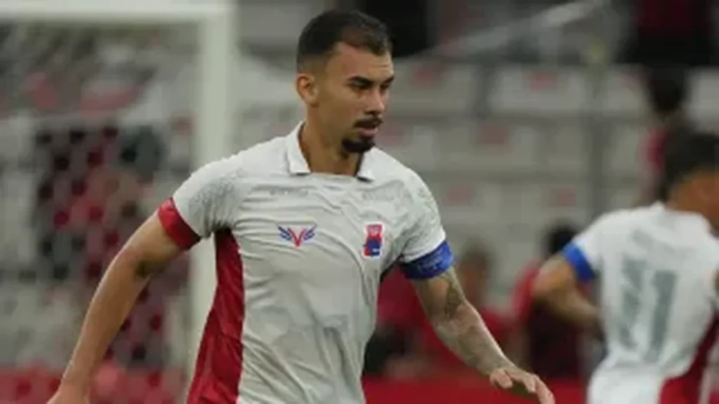 Paraná Clube reforça elenco com ex-zagueiro do Santos e retorno de volante para a Copa Paraná