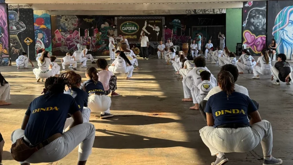 Semana da Capoeira leva cultura e história às escolas municipais de Maringá