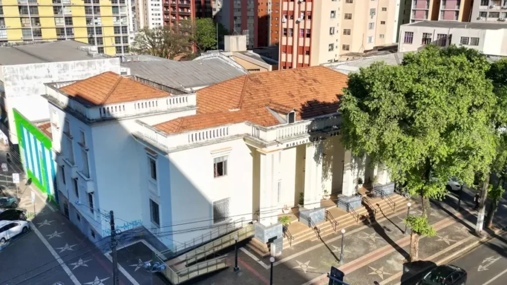 Biblioteca Pública de Londrina: 75 anos de história e cultura acessível