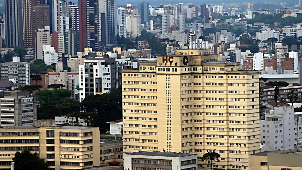 Hospital de Clínicas da UFPR lidera inovação em biofármacos no Brasil