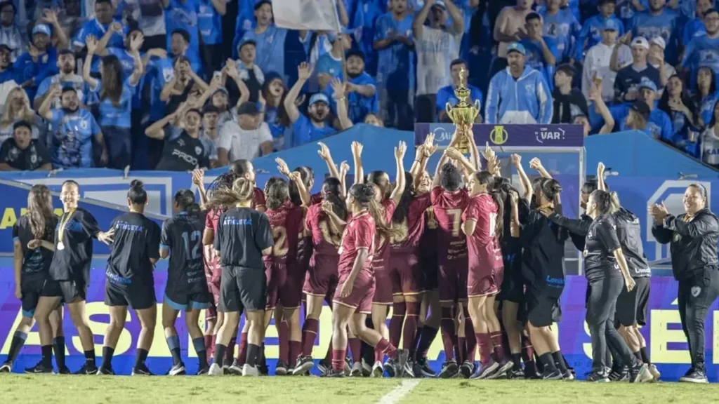 Londrina Tsuru conquista dois títulos estaduais e reforça dominância no futebol feminino Londrina Tsuru conquista dois títulos estaduais e reforça dominância no futebol feminino