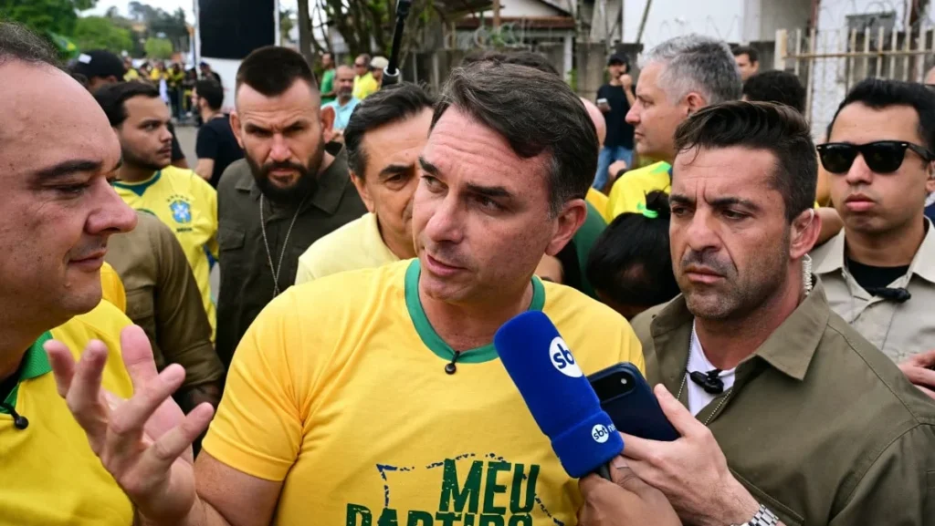 Pesquisa Real Time Big Data aponta Flávio Bolsonaro como favorito no Paraná