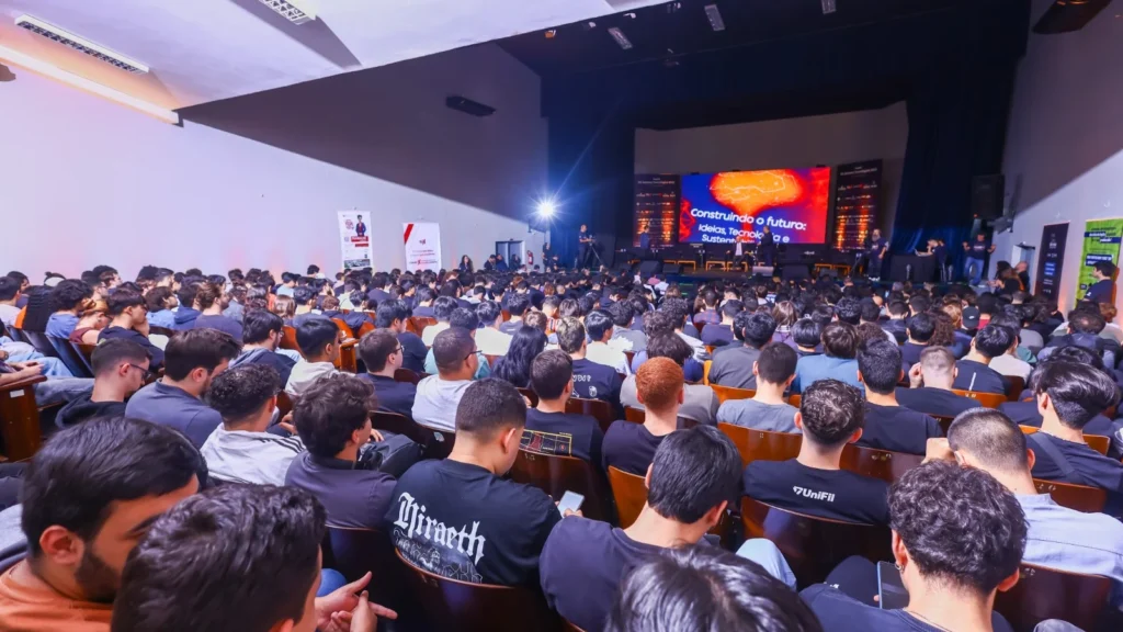 UniFil reúne 8 mil pessoas em evento de tecnologia focado em negócios e inovação UniFil reúne 8 mil pessoas em evento de tecnologia focado em negócios e inovação