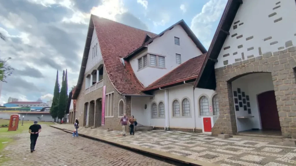 Visita Mediada Integra Três Museus e Fecha Primavera dos Museus em Londrina