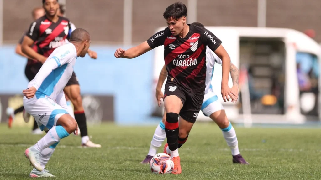 Athletico supera Londrina nos pênaltis e avança à semifinal da Copa Paraná