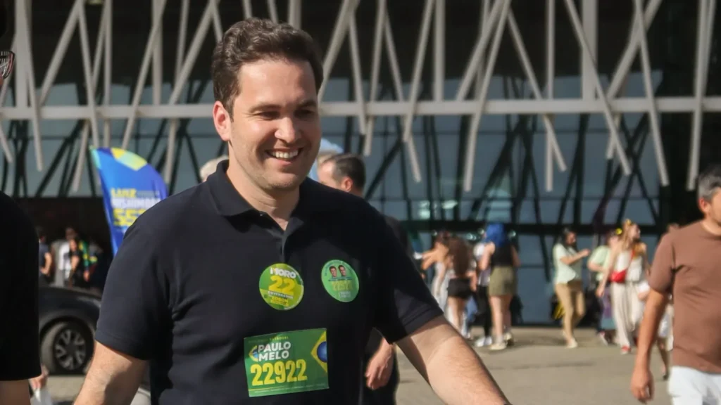 Deputado Paulo Melo defende renovação política e prioriza segurança e infraestrutura no Paraná Deputado Paulo Melo defende renovação política e prioriza segurança e infraestrutura no Paraná