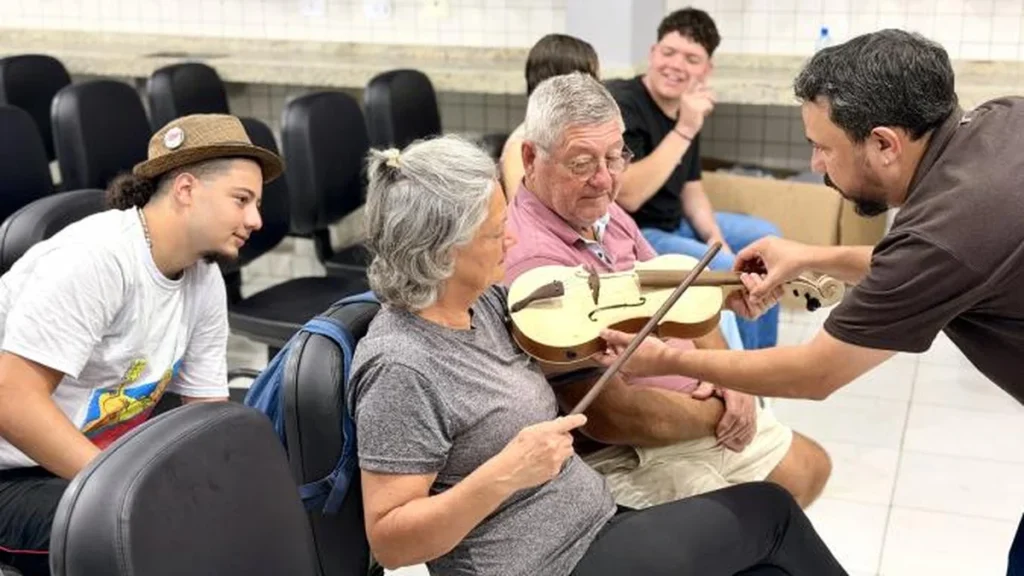 Oficina de Fandango Caiçara no Paraná valoriza cultura regional e fortalece tradição