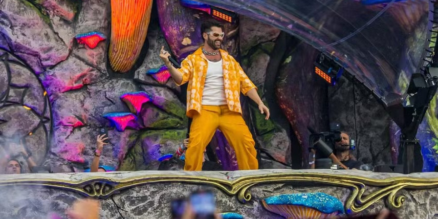 Alok Brilha com Show de 1.200 Drones em Copacabana Alok Brilha com Show de 1.200 Drones em Copacabana